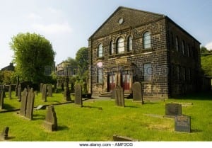 small-country-church-and-graveyard-denholme-west-yorkshire-amf2cg